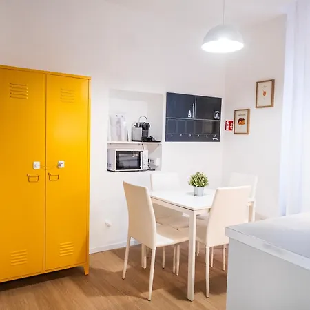 Apartment By The Colosseum - White Chic Flats-3